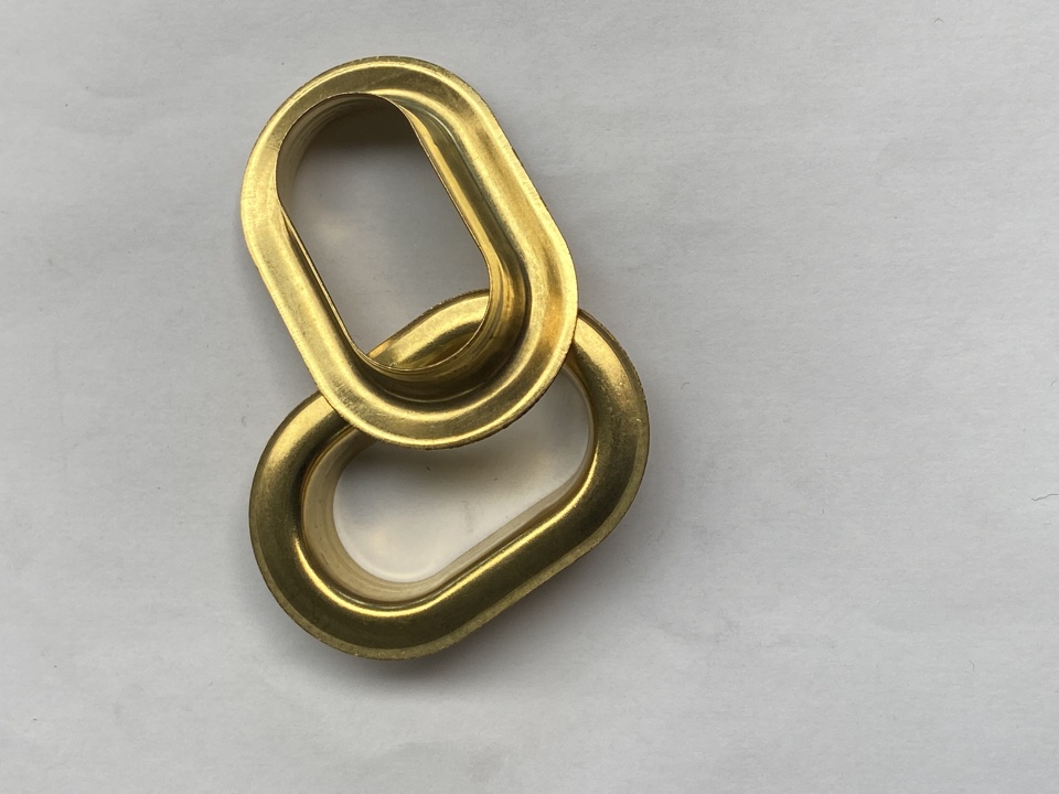 Ösen Messing 40 x 21 mm